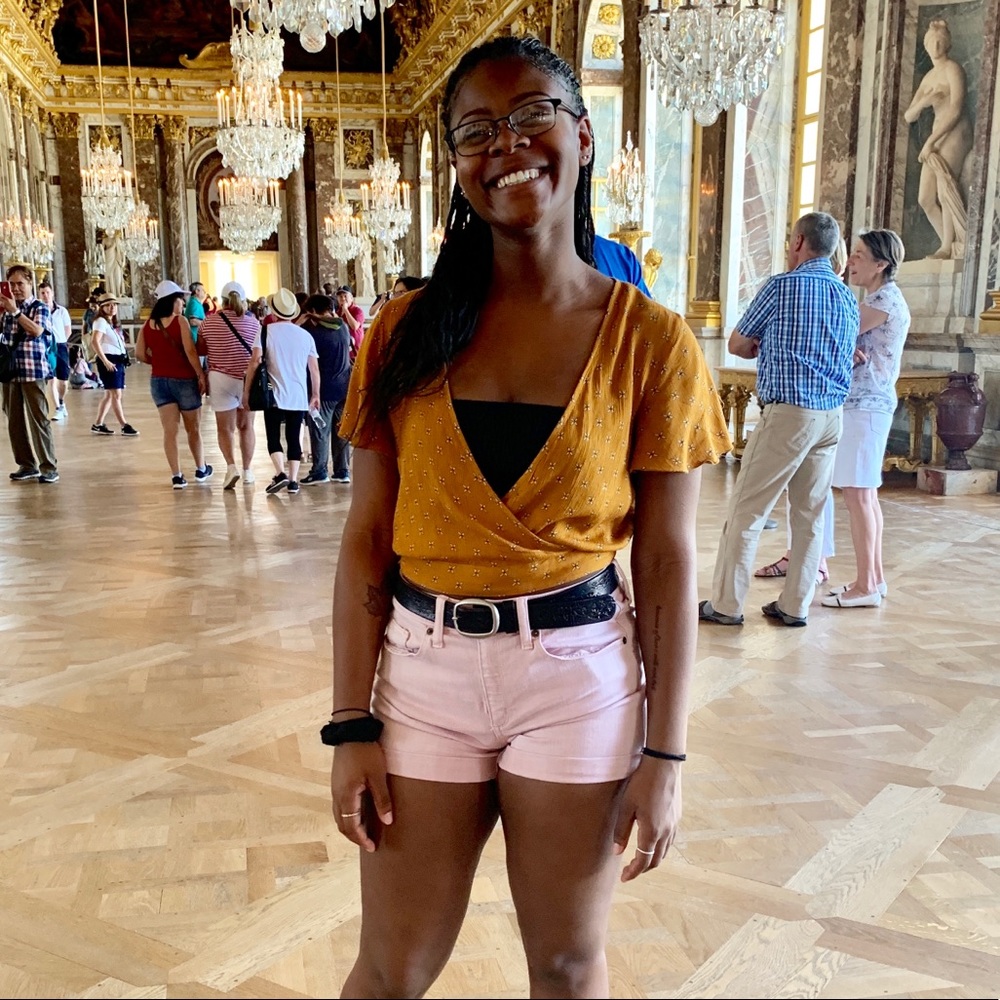 Meet your Posher, Courtney